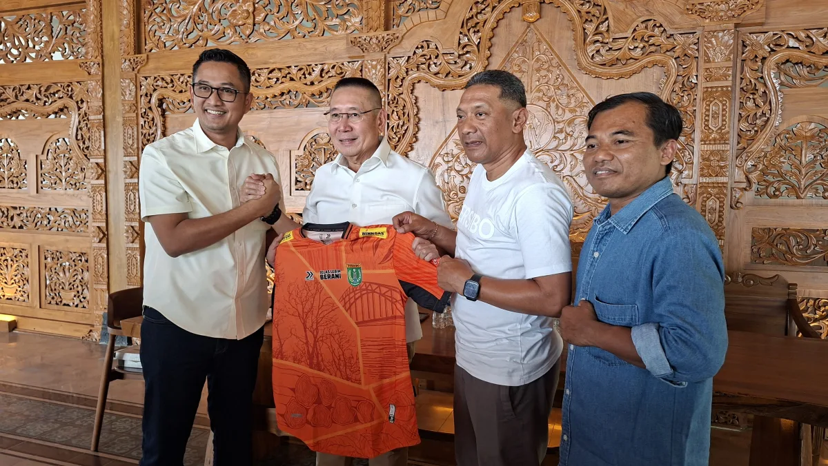 DPR RI Wihadi Wiyanto Resmi Pimpin Persibo, Langsung Pasang Target Promosi ke Liga 2!
