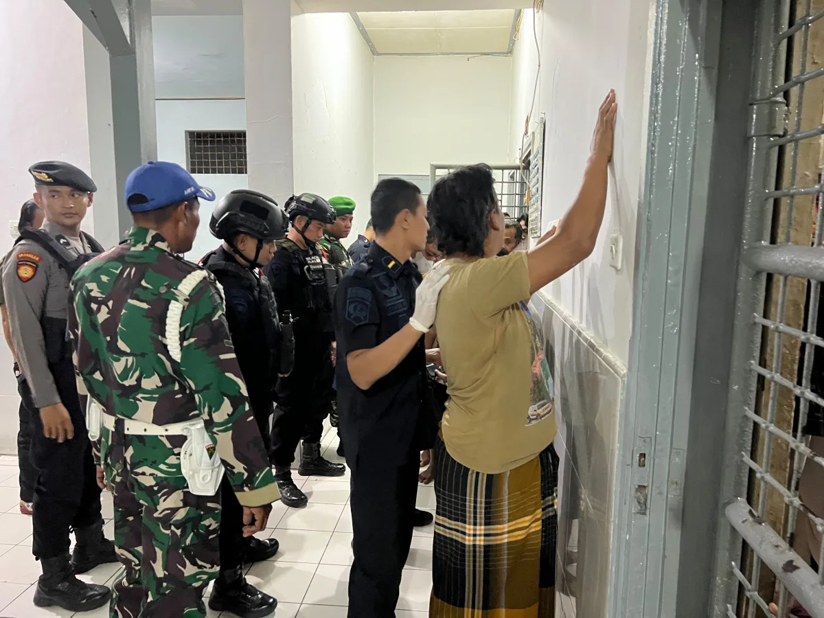 Razia Gabungan Lapas Bojonegoro Hanya Amankan Besi Runcing dan Kaca