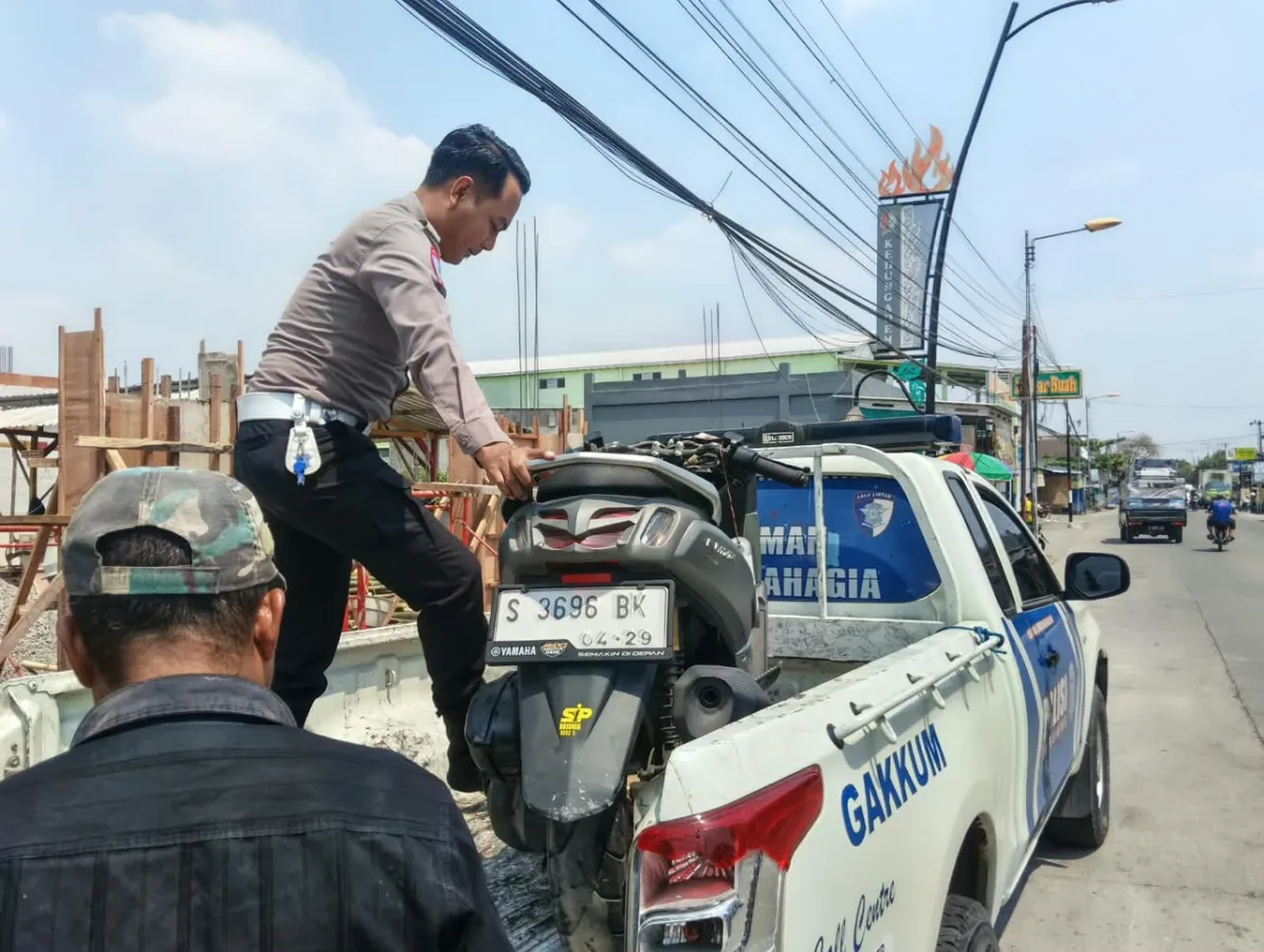 Pengendara Nmax Tewas Usai Tabrak Dump Truck yang Parkir di Kedungadem Bojonegoro