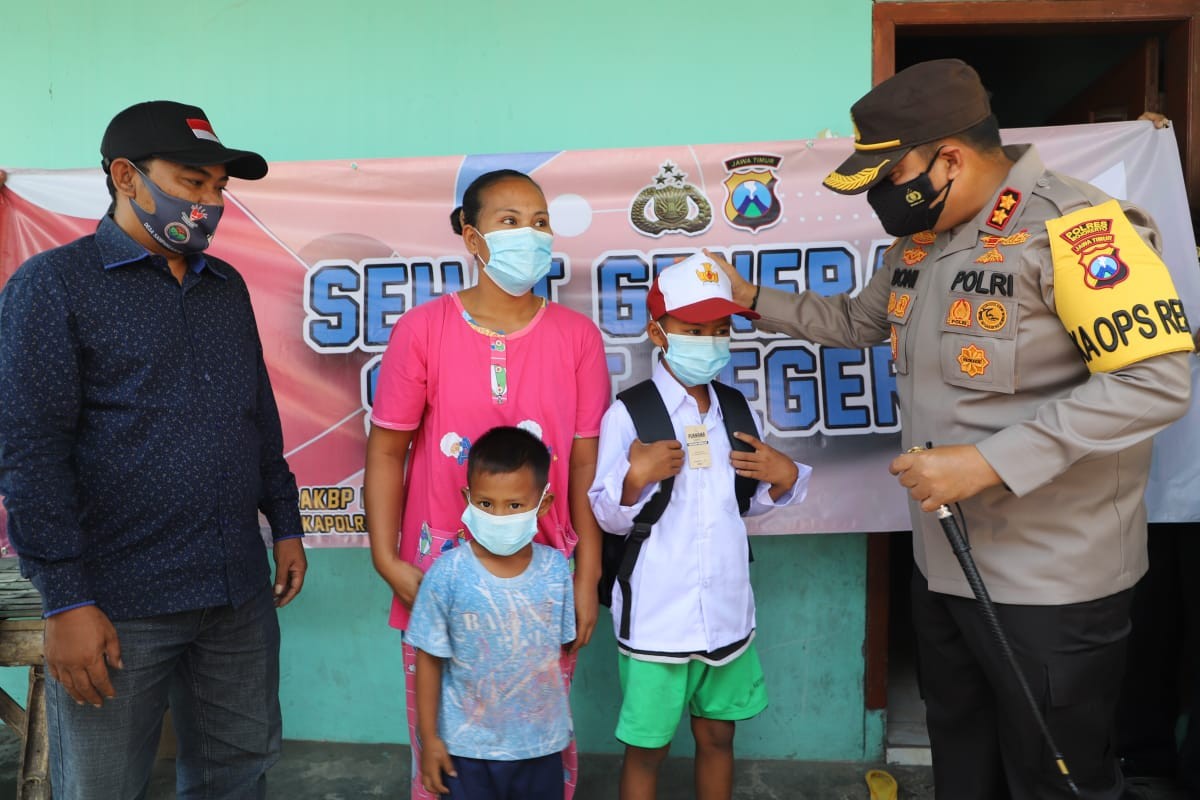280 Pelajar Korban Covid-19 di Mojokerto Dapat Seragam Sekolah Gratis, 2 Jadi Anak Asuh