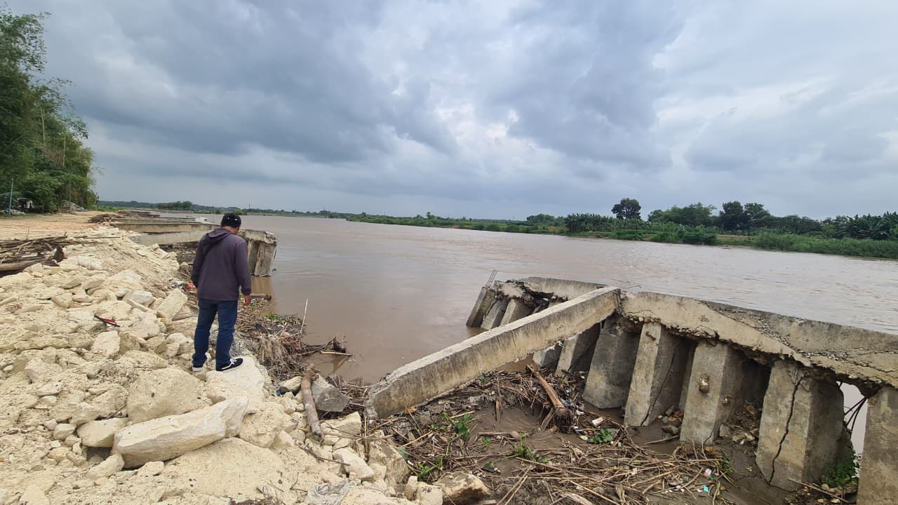 Tebing Pelindung Sungai Senilai Rp 40 Miliar di Lebaksari Bojonegoro Ambruk 40 Meter