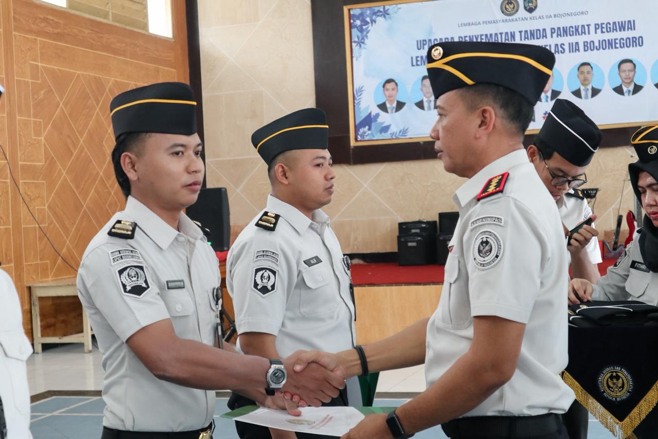 Lapas Bojonegoro Sematkan Kenaikan Pangkat kepada Delapan Pegawai
