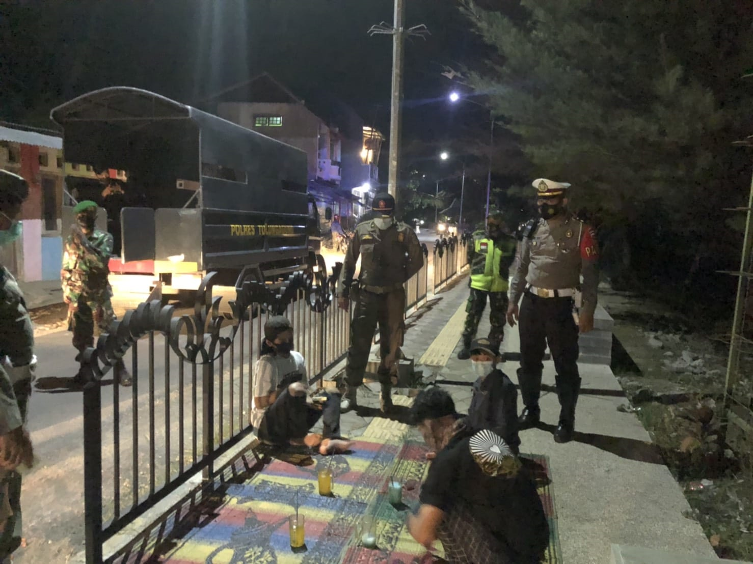 Tim Gabungan Polres Tulungagung dan Satgas Covid Menggelar Patroli Skala Besar Dalam Rangka Pendisip