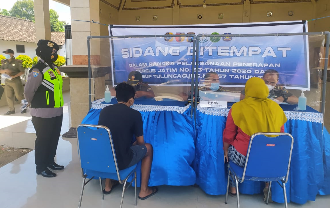 11 Pelanggar Prokes Terjaring Satgas Covid-19 Tulungagung Pada Ops Yustisi di Depan Balai Desa Bendi