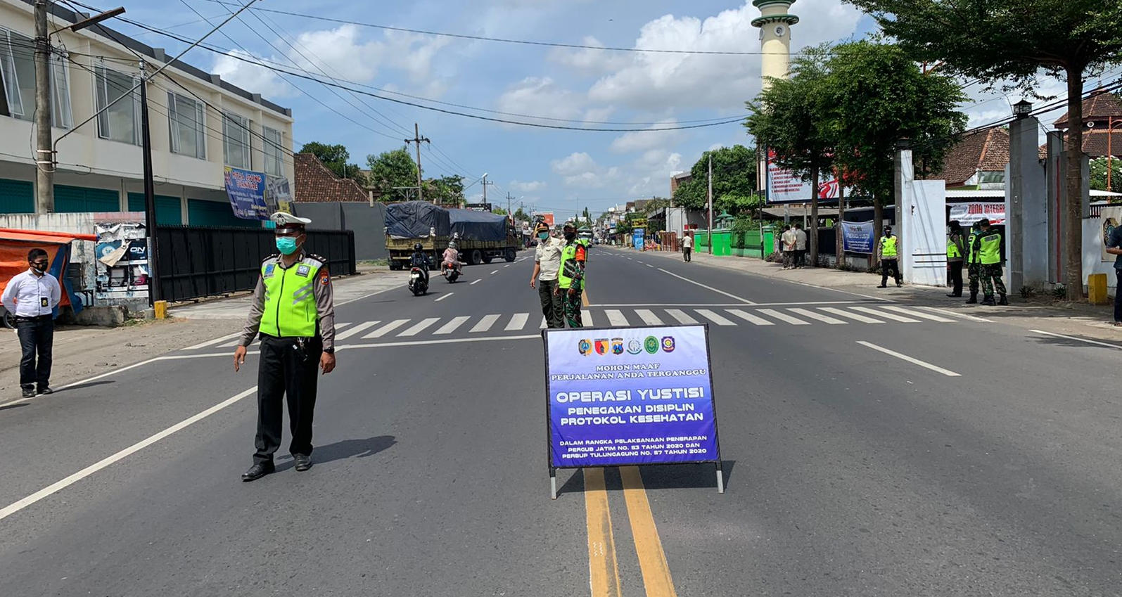 Ops Yustisi di Depan Kantor Kecamatan Ngantru 6 Pelanggar Prokes Terjaring Satgas Covid-19 Tulungagu