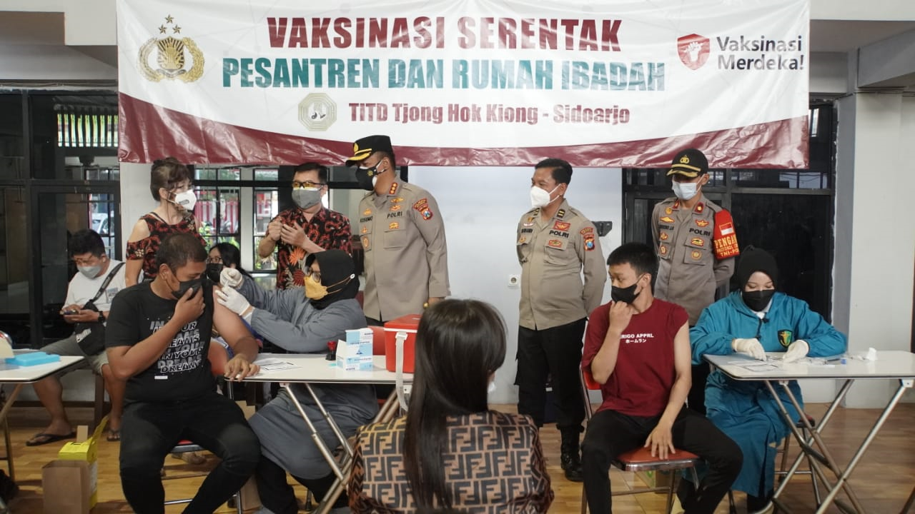 Polresta Sidoarjo Masifkan Vaksinasi Serentak di Pesantren dan Rumah Ibadah