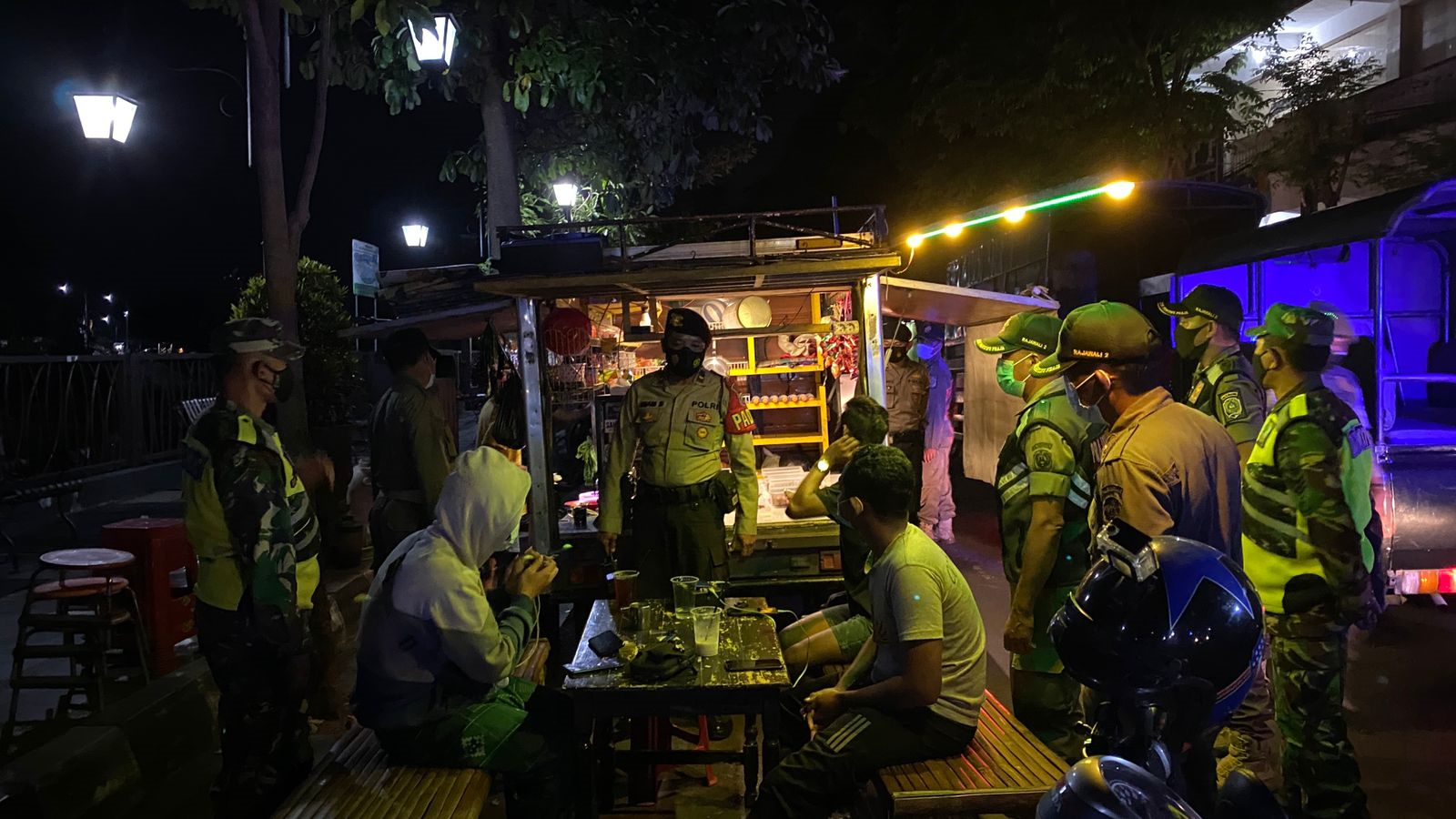 Dalam Rangka Pendisiplinan 5M, Tim Gabungan Polres Tulungagung dan Satgas Covid Menggelar Patroli Sk