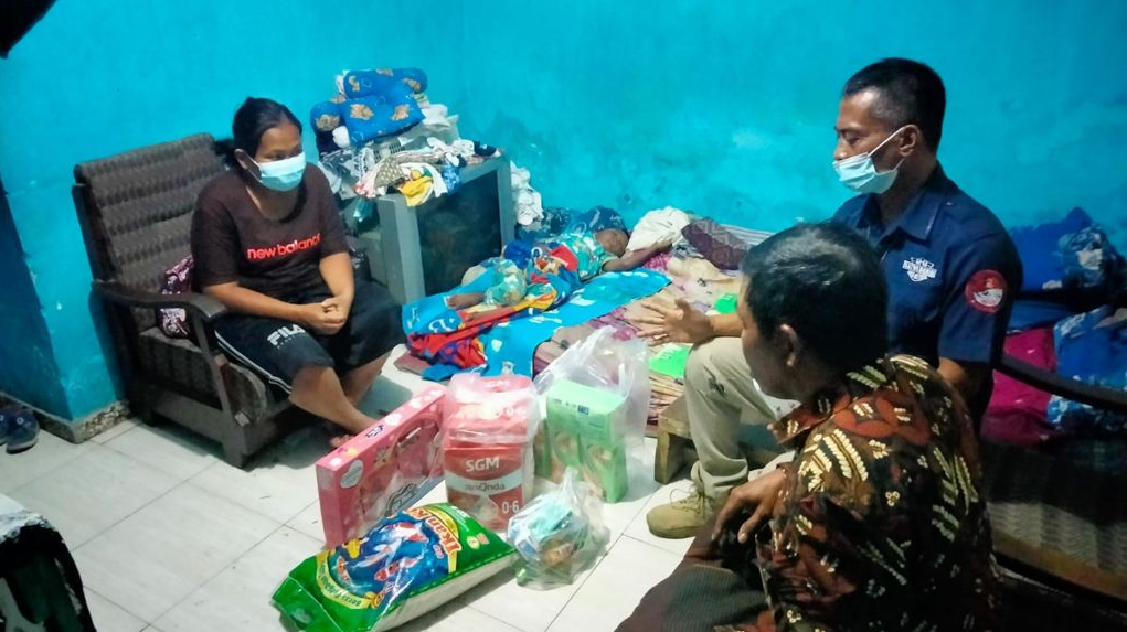 Sebagai Bentuk Empati, Polres Blitar Berikan Bantuan Sembako