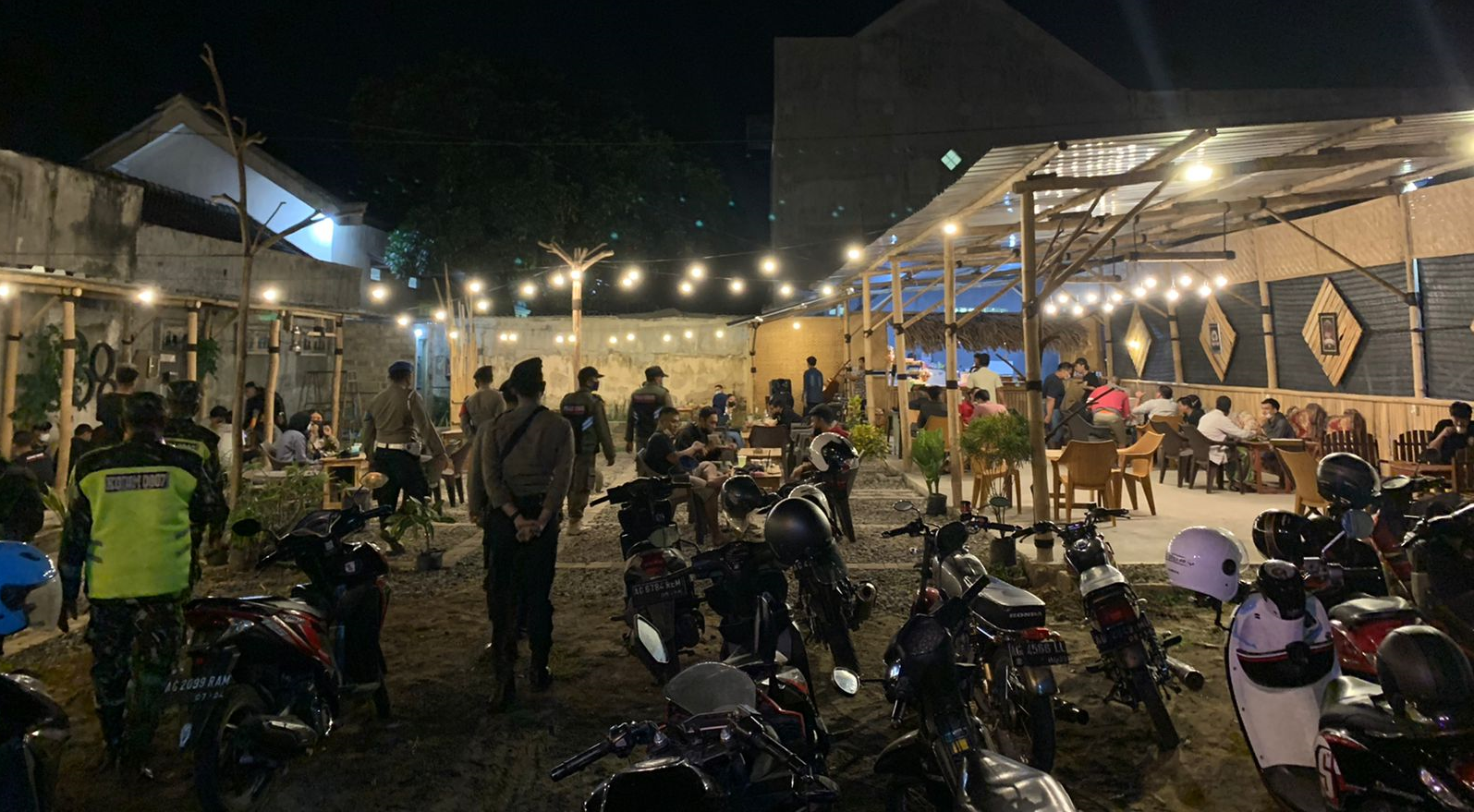 Tim Gabungan Polres Tulungagung dan Satgas Covid Menggelar Patroli Skala Besar Dalam Rangka Pendisip