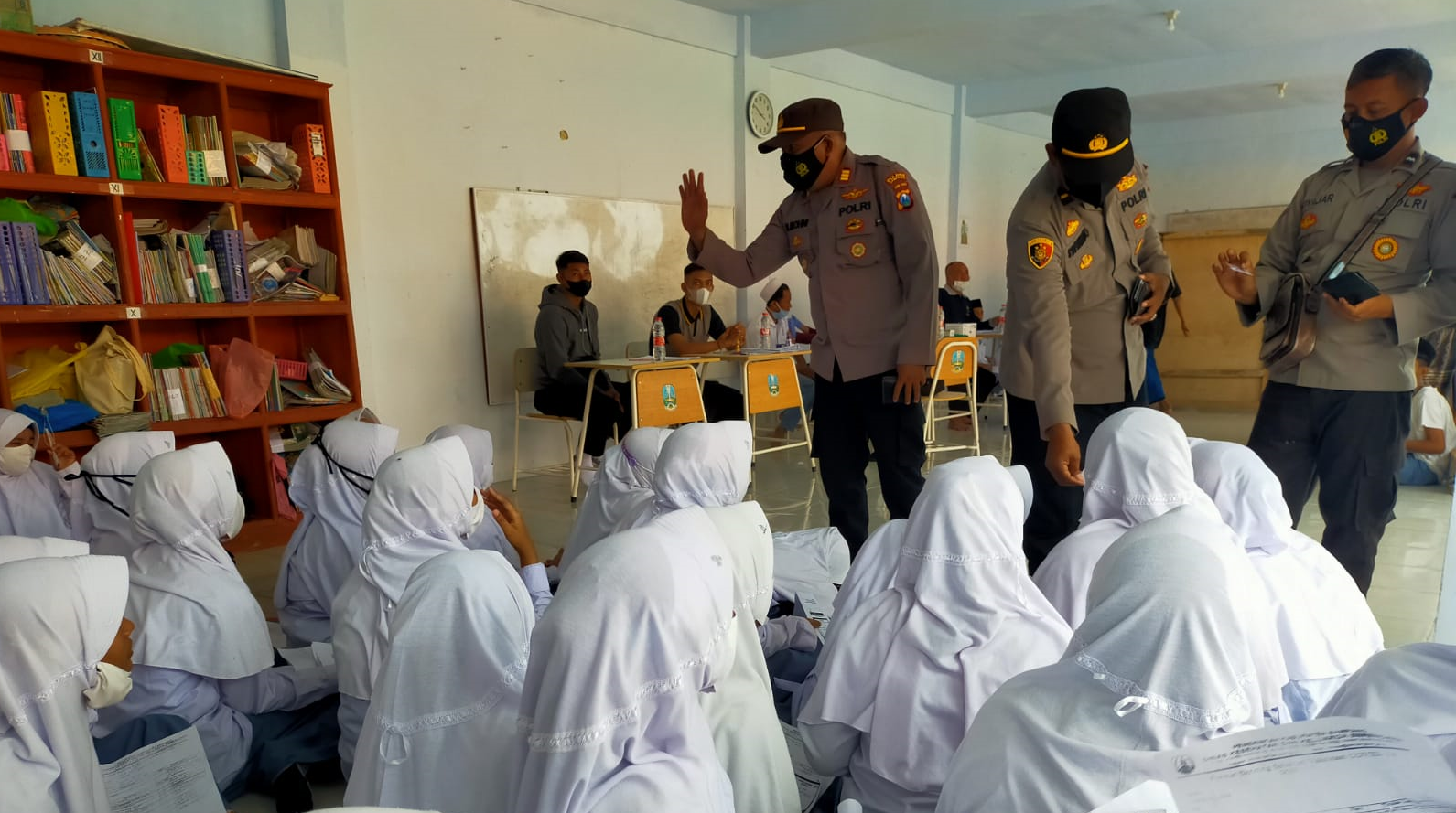 Mobil Vaksin Presisi Polres Sampang, Siap Melayani Vaksinasi Covid-19 Masyarakat Kota Sampai Pelosok