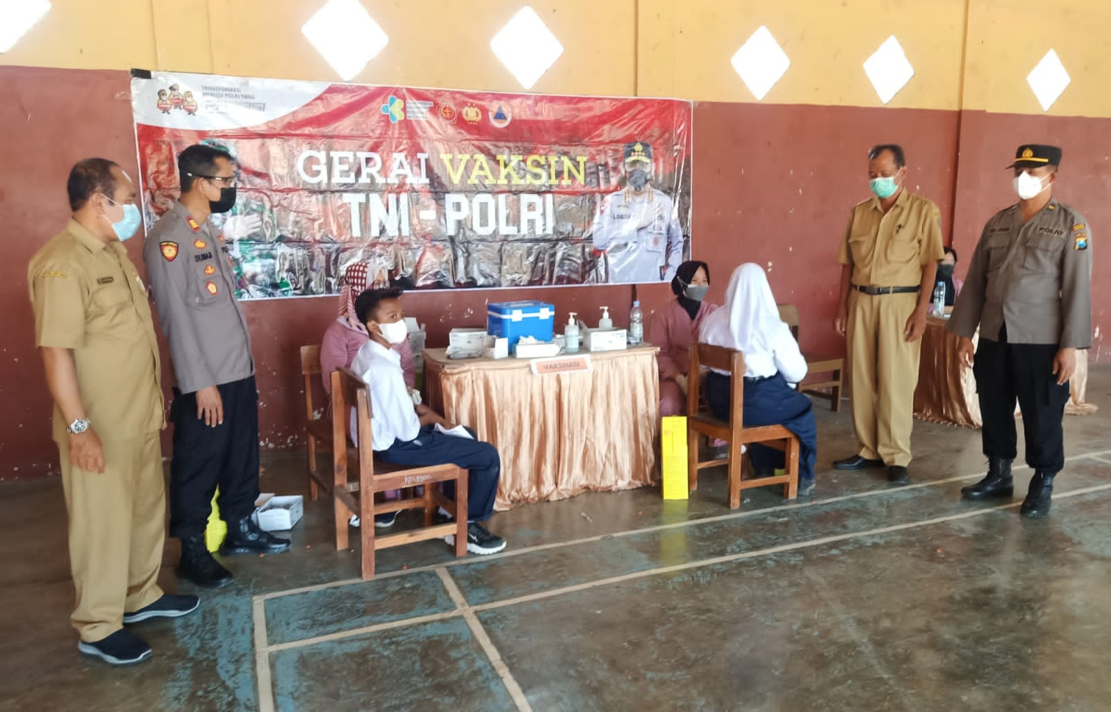 Polsek Besuki Kawal Pelaksanaan Vaksinasi di SMPN 1 Besuki Tulungagung