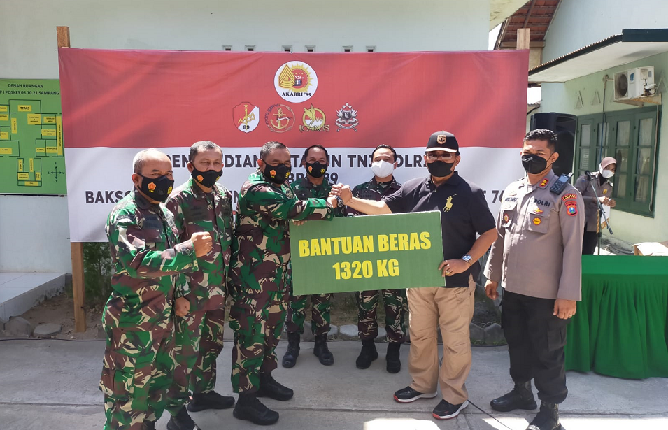 AKBP Abdul Hafidz S.IK, M.Si Hadiri Bansos Dan Vaksinasi Akabri 89 Di Kabupaten Sampang