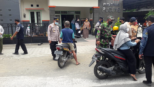Percepat Vaksinasi, Polsek Ngantru Bersama Satgas Covid 19 Gelar Razia Vaksin di Jalan Raya Srengat 