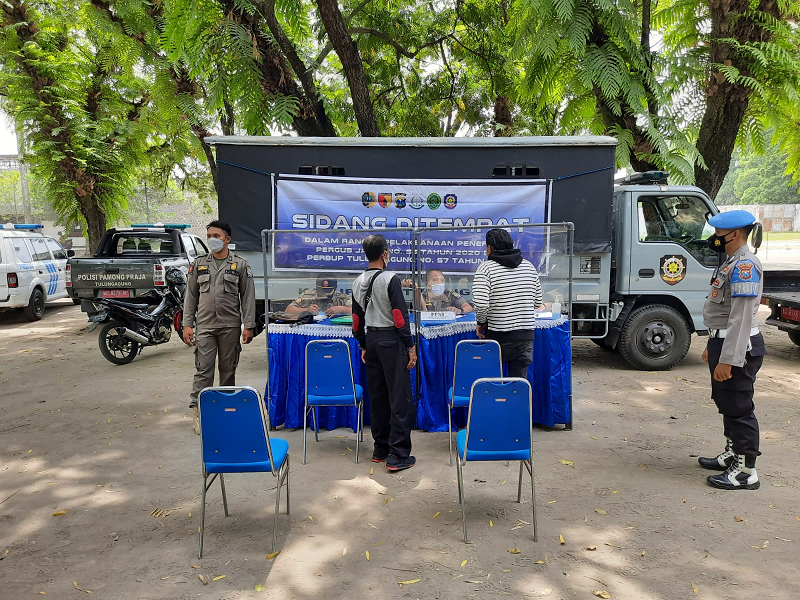 Ops Yustisi di Depan Lapangan Rejoagung, Satgas Covid 19 Kabupaten Tulungagung Jaring Belasan Pelang
