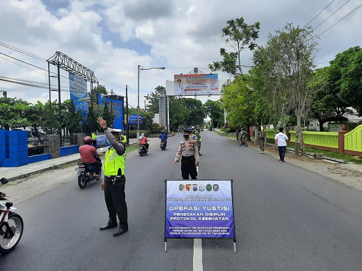 Lima Pelanggar Terjaring Ops Yustisi di Depan Kampus UNITA Oleh Satgas Covid 19 Kabupaten Tulungagun
