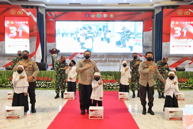 Komjen Firli Bahuri :  Kita Berikan Penghargaan Kepada TNI Polri Yang Sudah Bekerja Keras Mengendali