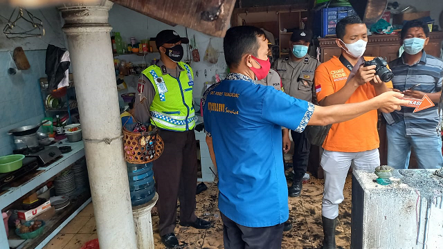 Diduga Korsleting Listrik, Mesin Cuci Terbakar Menghanguskan Sebagian Rumah Warga