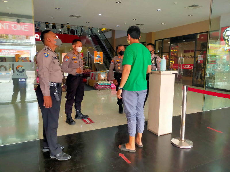 Ops Bina Kusuma 2021, Sat Binmas Polres Tulungqgung Sambang Kamtibmas  di Pusat Perbelanjaan