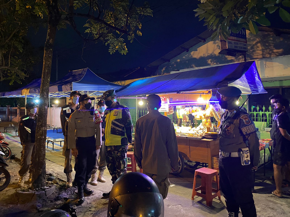 Tingkatkan Kepatuhan Prokes, Polres Tulungagung dan Satgas Covid 19 Menggelar Patroli Skala Besar