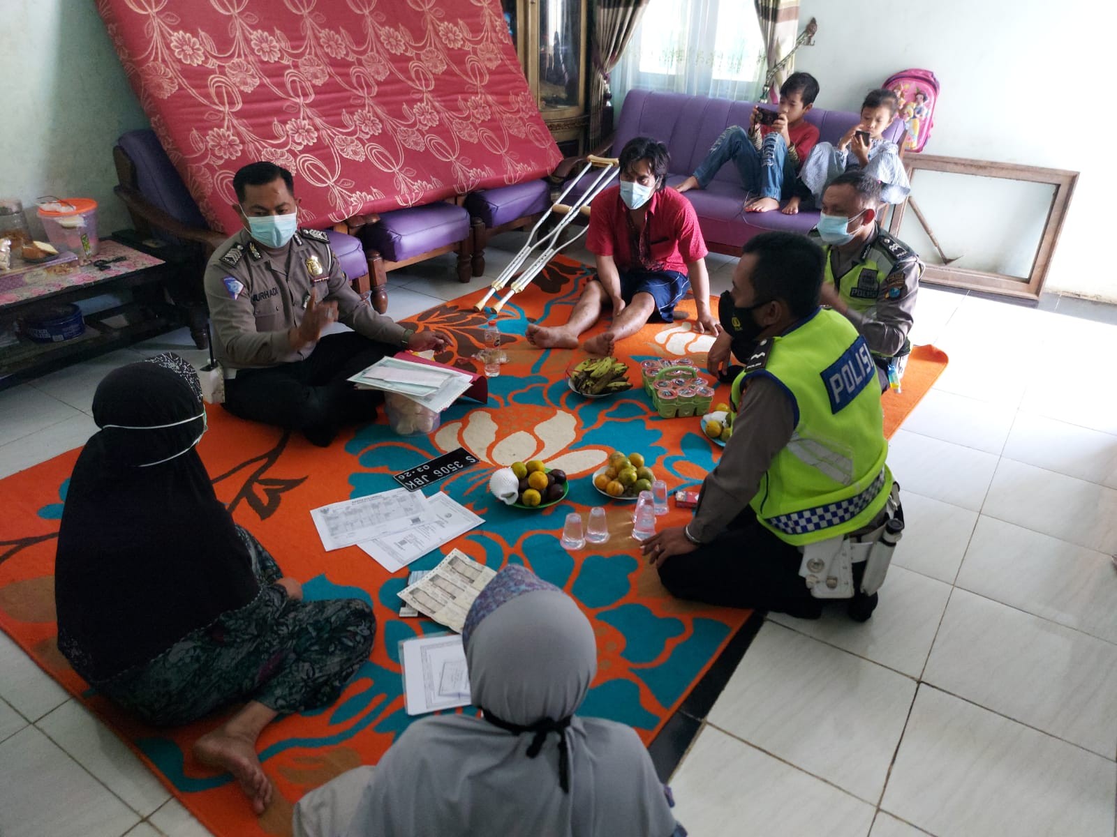 Rasa Kemanusiaan Tinggi, Unit Gakkum Sambang Korban Laka Dan Berikan Semangat