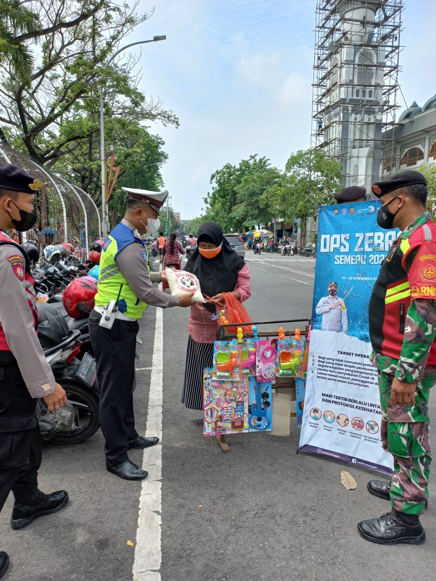 Ops Yustisi 2021 Unit Gakkum Beri Himbauan Juga Bantuan