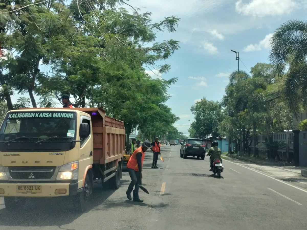 Persiapan Mudik 2026, Jalan Berlubang Ruas Bojonegoro-Babat Mulai Ditambal