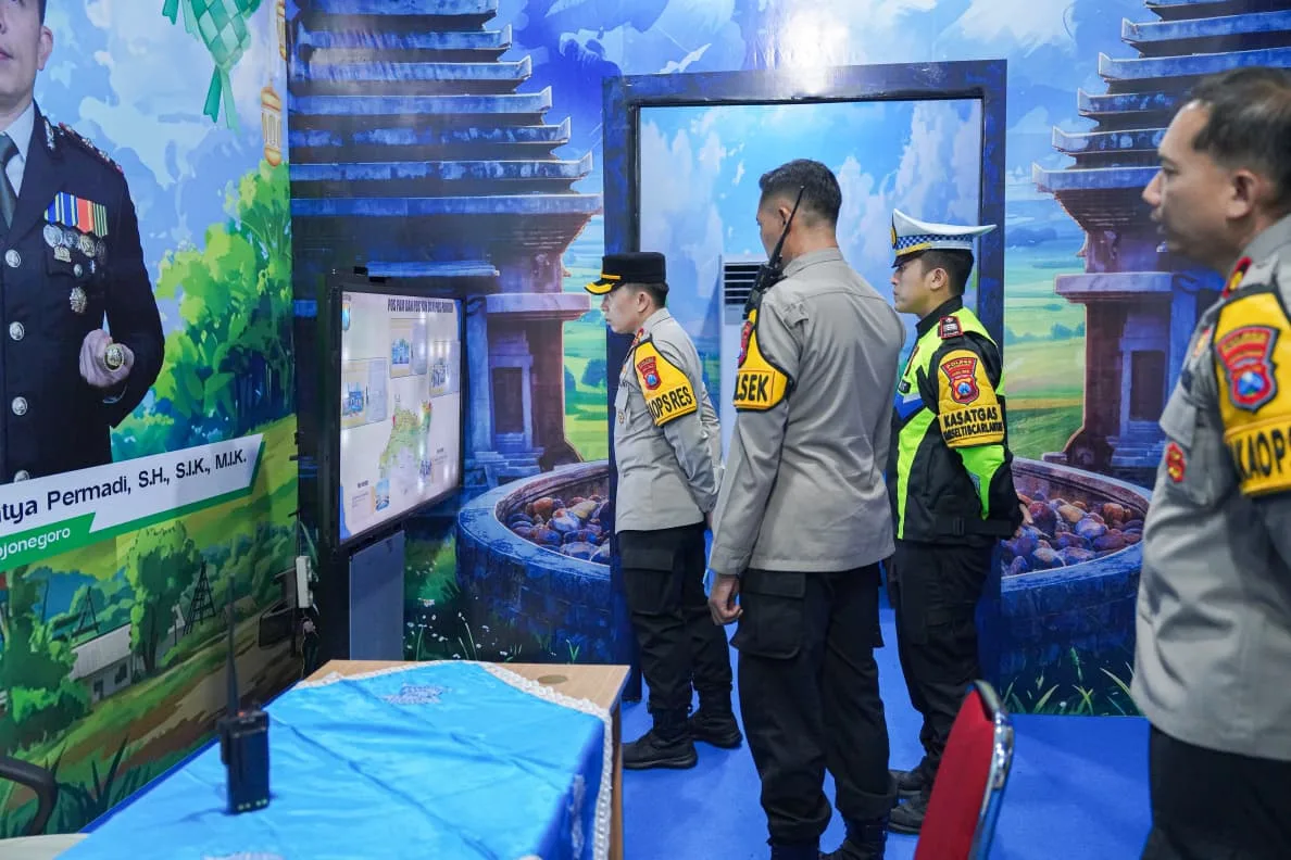 Pengecekan peta kerawanan di Posko Lebaran 2026