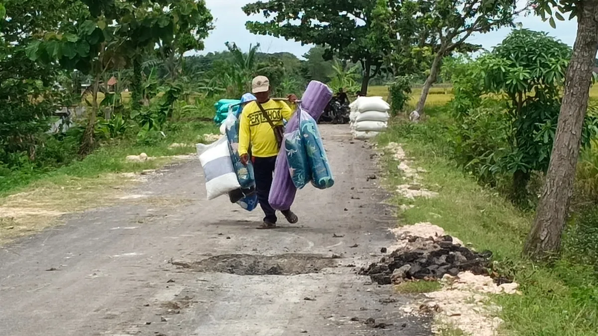 Mantan DPRD Bojonegoro Soroti Kualitas Proyek BKKD Ngampal Yang Amburadul