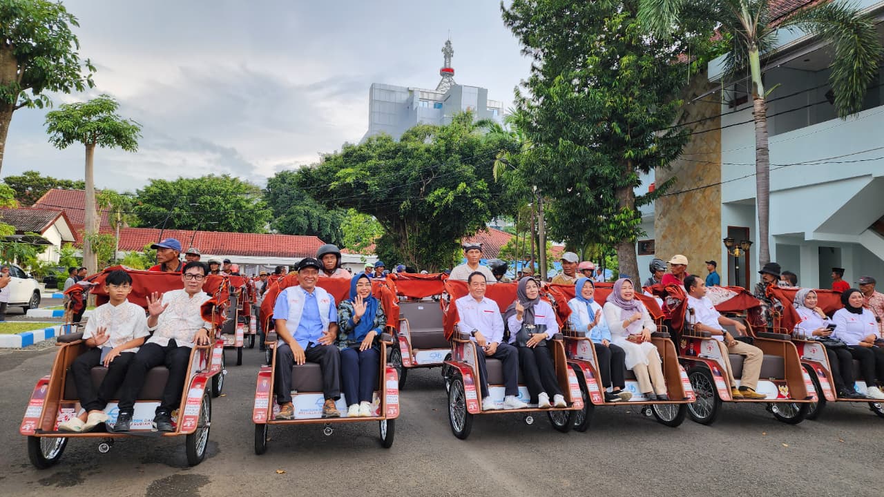 200 Lansia di Bojonegoro Terima Becak Listrik dari Prabowo Subianto