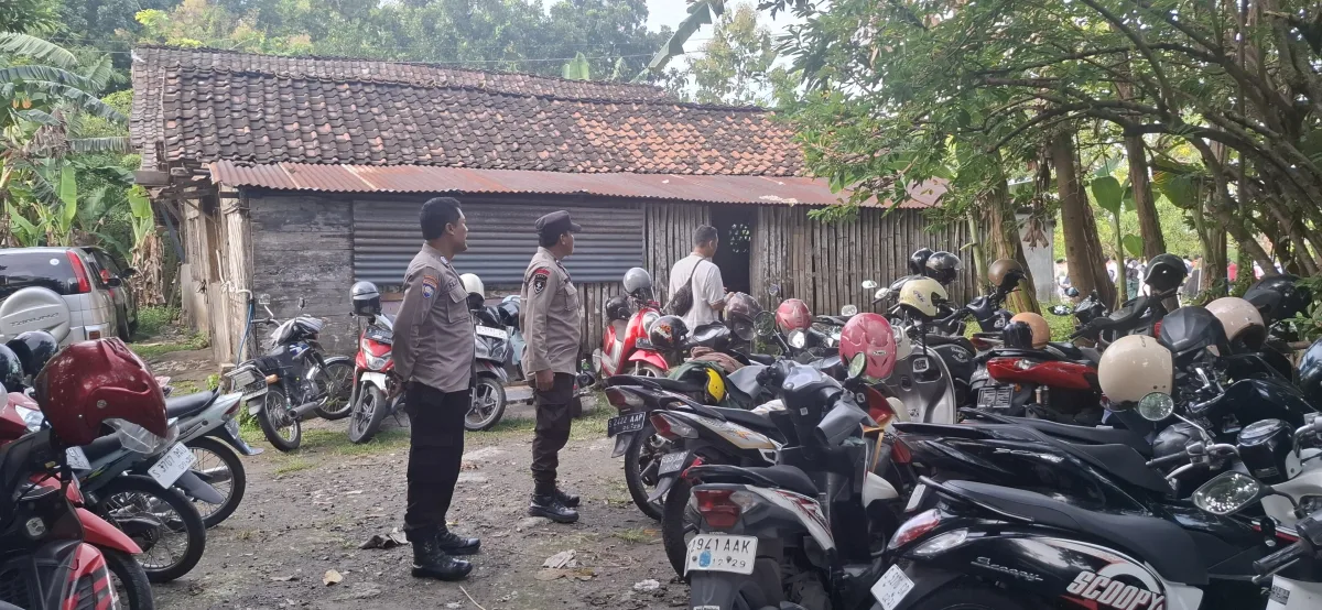 Petas Polisi berjaga di sekitar lokasi sholat idul fitri