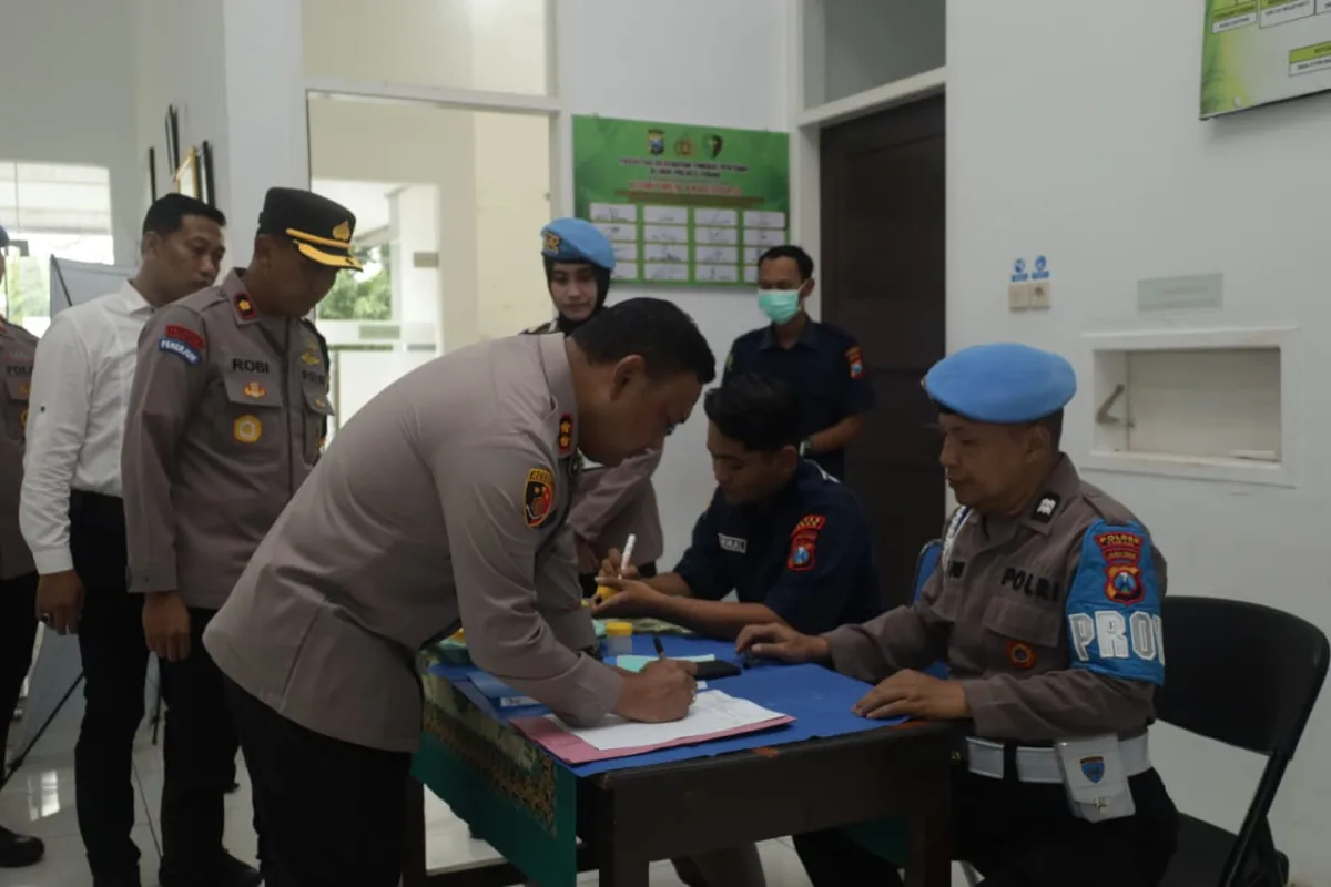 Komitmen Berantas Narkoba, Polres Tuban Gelar Tes Urine Mendadak Bagi PJU dan Kapolsek