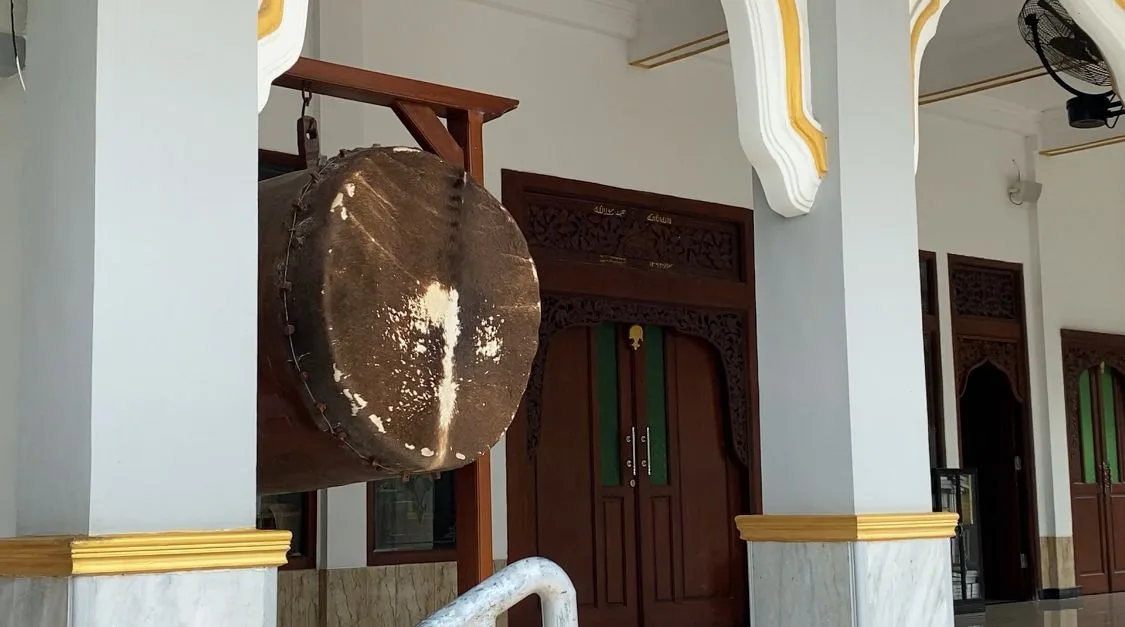 Beduk di serambi Masjid tertua di Bojonegoro