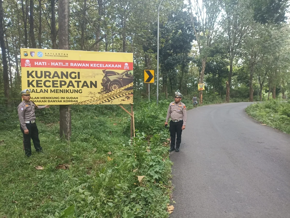 Rawan Laka, Jalur Bubulan-Temayang Bojonegoro Kini Dipasangi Papan Imbauan