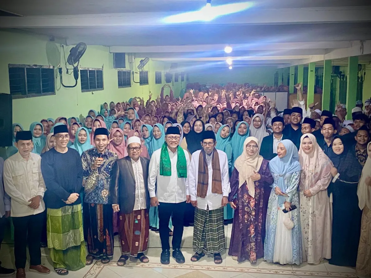 Zulhas di Ponpes AT Tanwir Talun Sumberejo. Jum'at (10/4/2026. Foto : suarasatu.com)