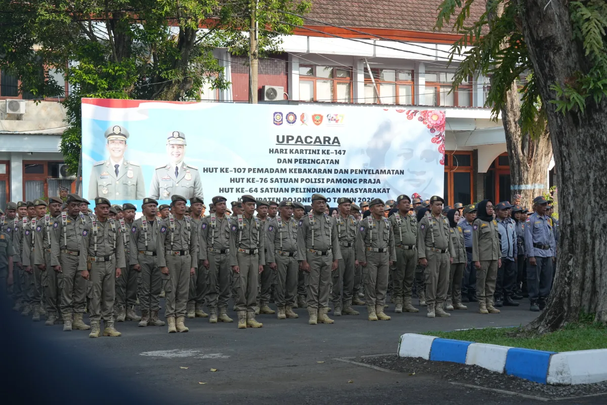 Pasukan upacara hari kartini dan Damkar di Bojonegoro