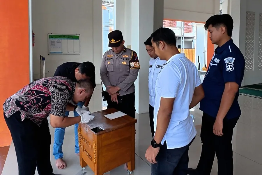 Tim satreskim Polres Bojonegoro olah TKP. Foto : suarasatu.com