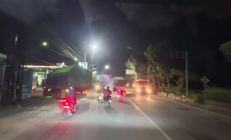 Hilir mudik kendaraan bbm solar maauk spbu kecele karena tak ada barang