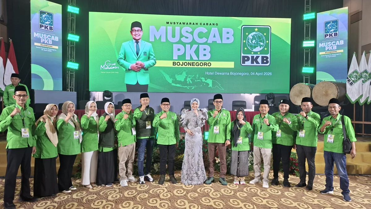 Anggota Fraksi PKB pose bareng Gus Halim - Jihan Audy. Foto: suarasatu.com