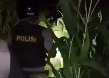 Petugas Polsek Bubulan danKeluarga mencari seorang pria diduga depresi. Selasa (14/4/2026).