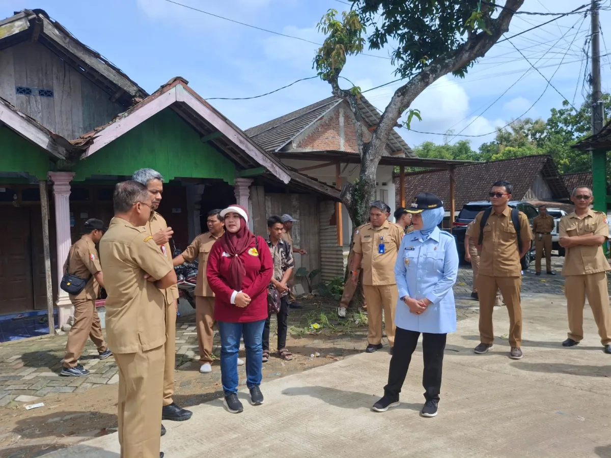  Sidak Proyek BKKD Rp2,7 Miliar di Desa Klino, Wabup Nurul Azizah: "Tak Sesuai Spek, Harus Kembalikan Anggaran"