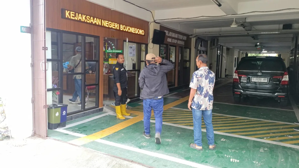 Warga Klino Wadul ke Kejari Proyek BKKD Rigid Beton Rp 2,7 M 
