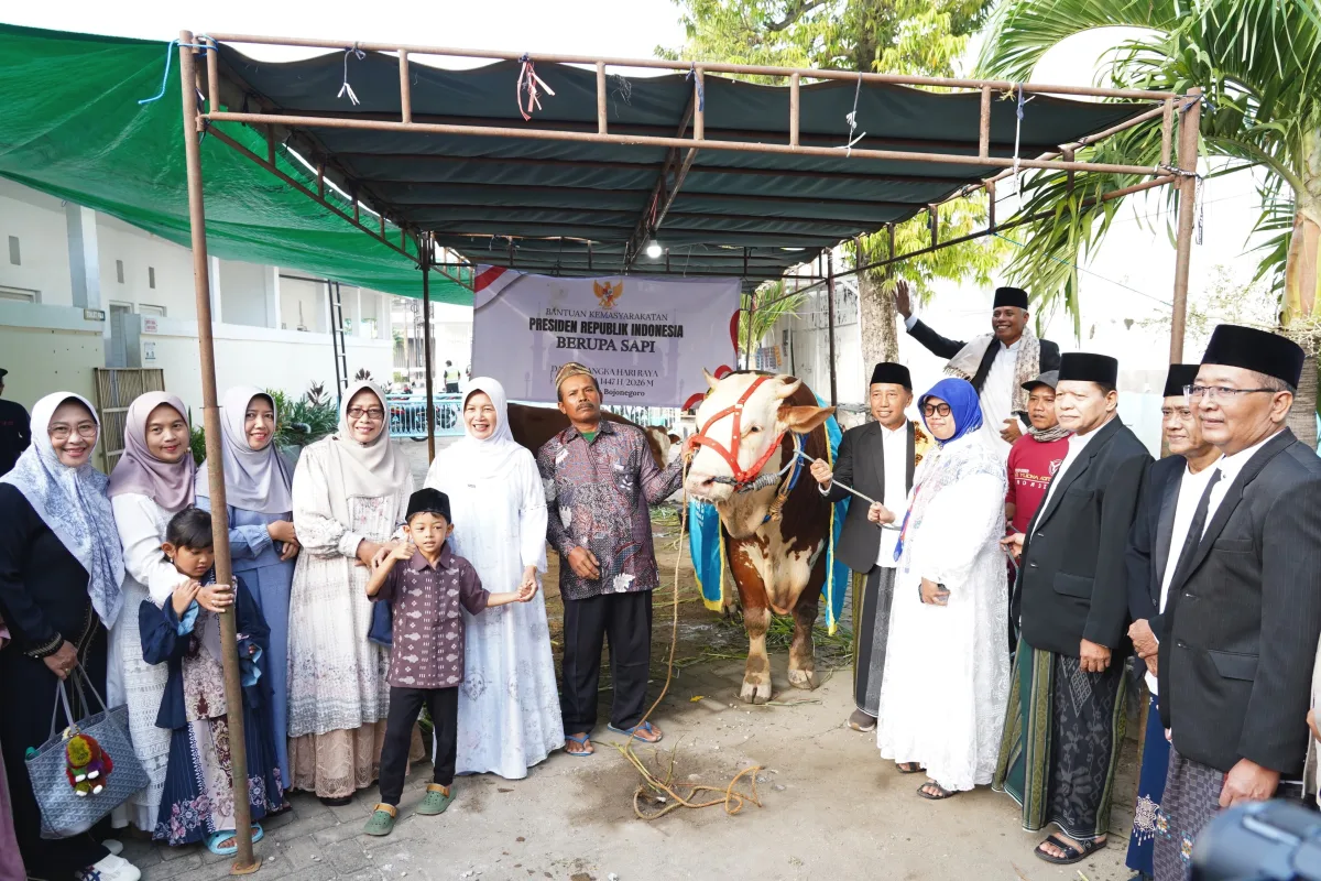 Wabup Nurul Azizah serahkan hewan kurban