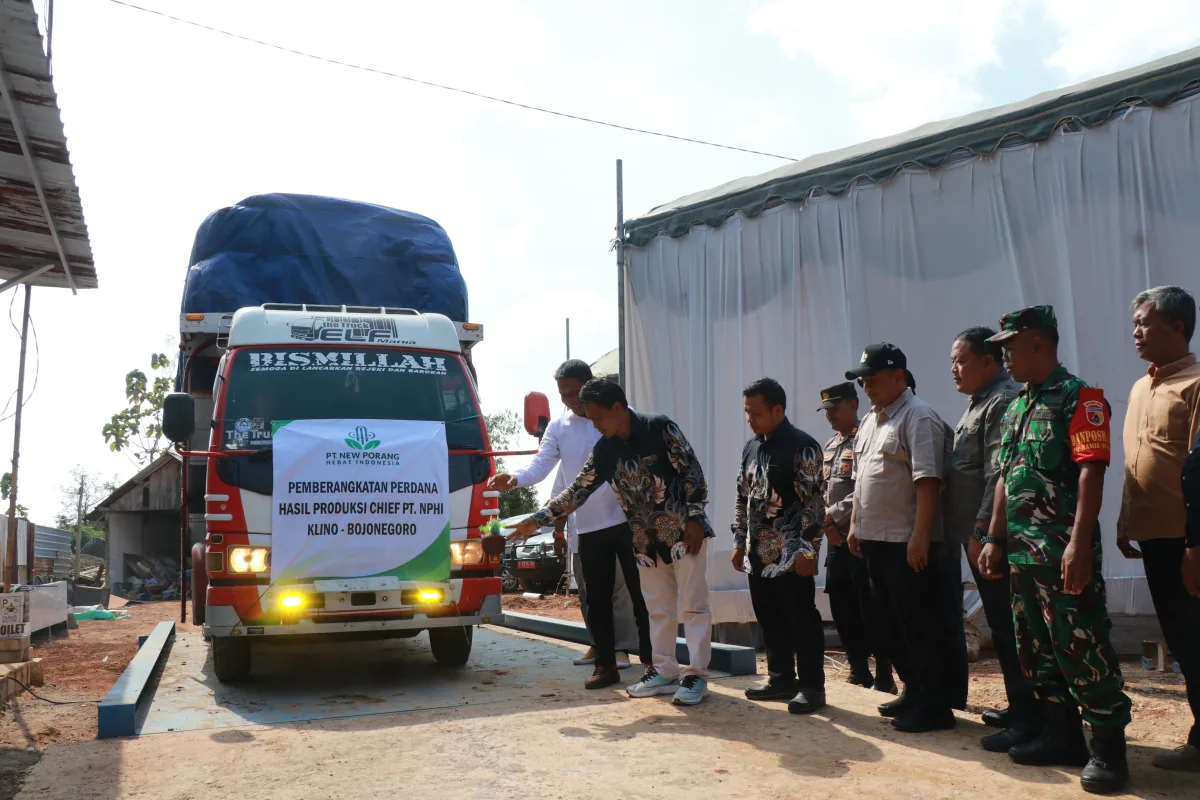 Bupati Wahono Launching PT NPHI dan hasil produksi chief porang di Desa Klino,Sekar. Selasa (16/6/2026)
