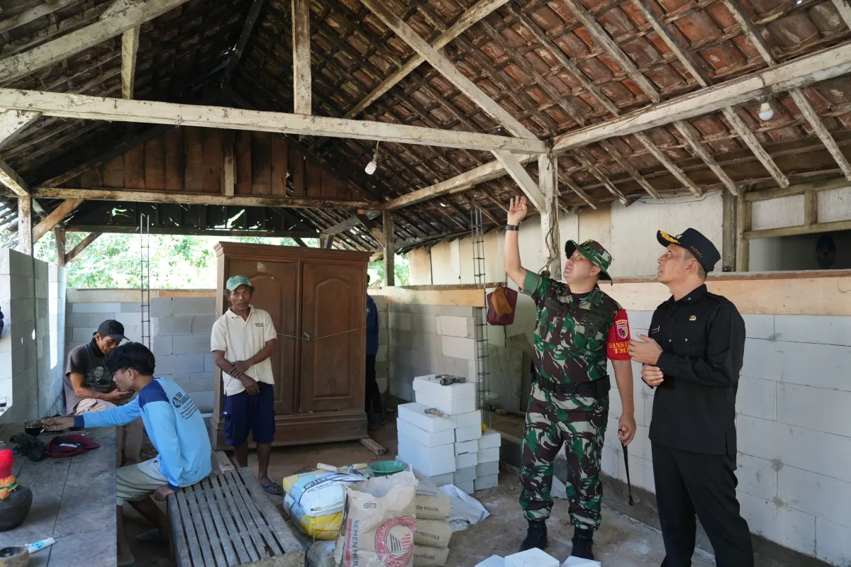 Bupati Wahono dan Dandim 0813 Bojonegoro langsung turun ke lapangan meninjau lokasi sasaran fisik TMMD ke-129 di Desa Kesongo.