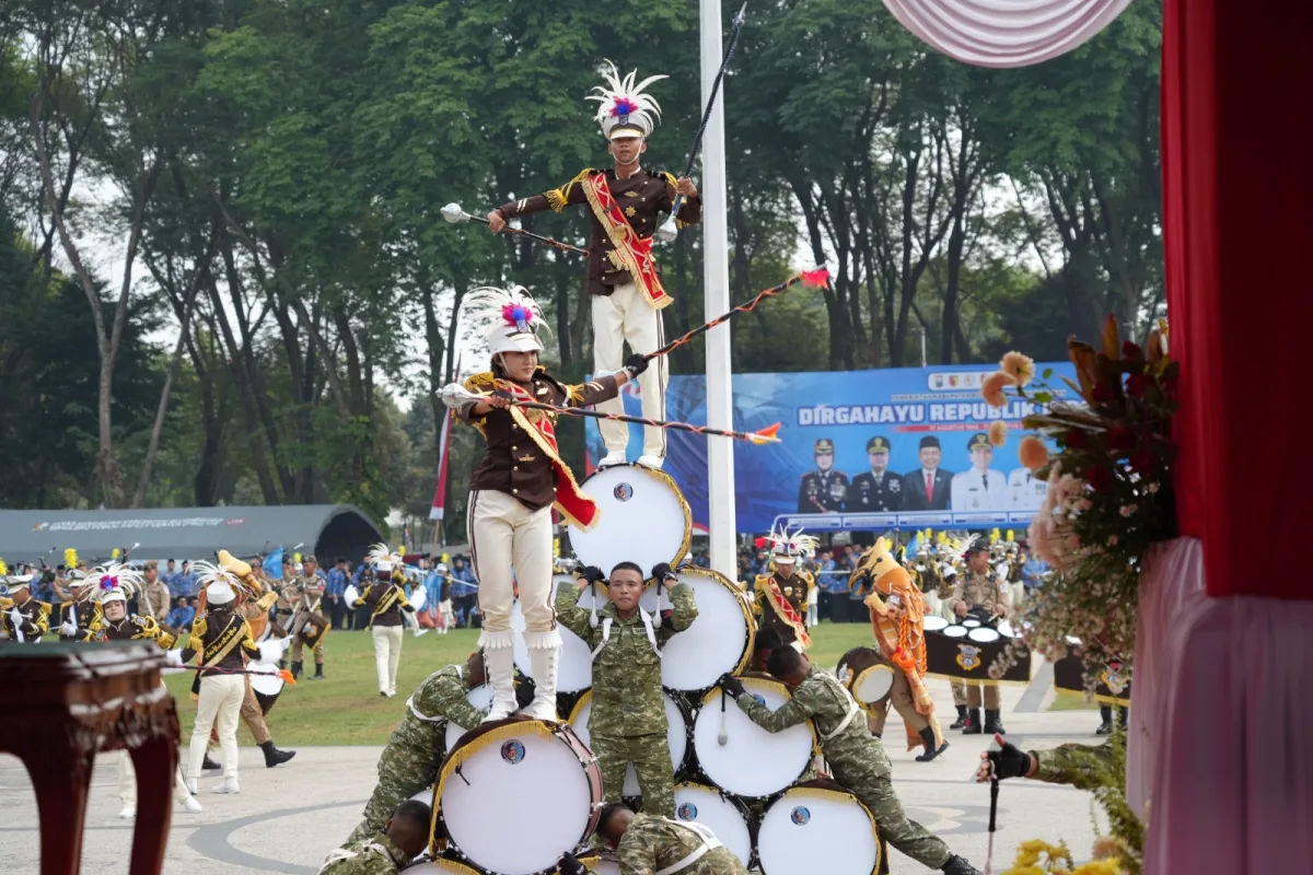 Drumband SMA 2 Taruna Pamong Praja Bojonegoro meriahkan Upacara HUT RI ke 81