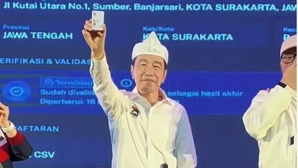 Jokowi Pamer KTA PSI di Bandung, Ngaku Gabung Sejak 2025