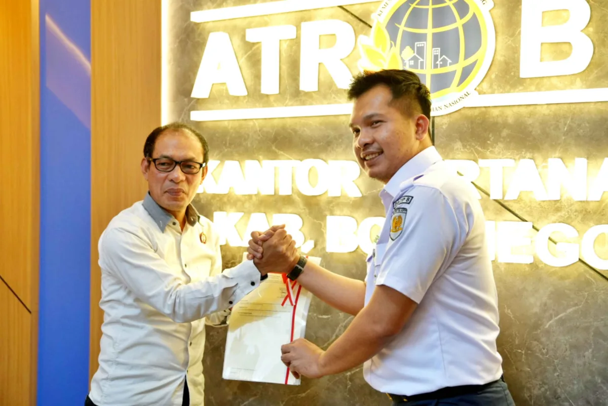 KAI Daop 8 Terima Belasan Sertipikat Elektronik dari BPN Bojonegoro