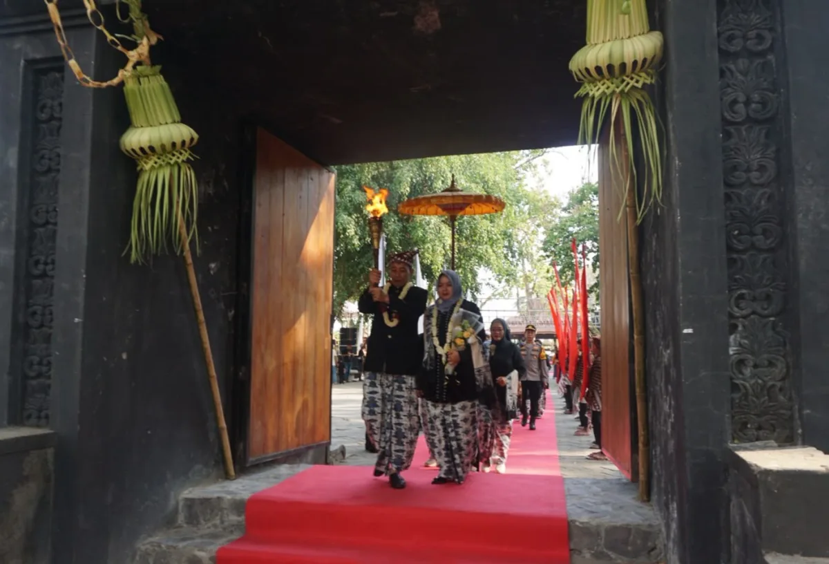 Penuh Ritual Adat dan Waranggono, Prosesi Api Abadi Hari Jadi Bojonegoro Bikin Ribuan Warga Penasaran