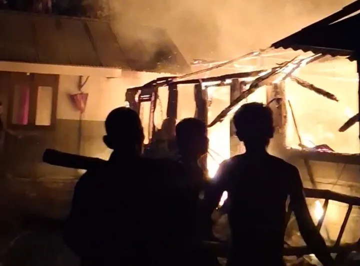 Kebakaran Rumah-Kandang Sapi di Bojonegoro akibat Bediang