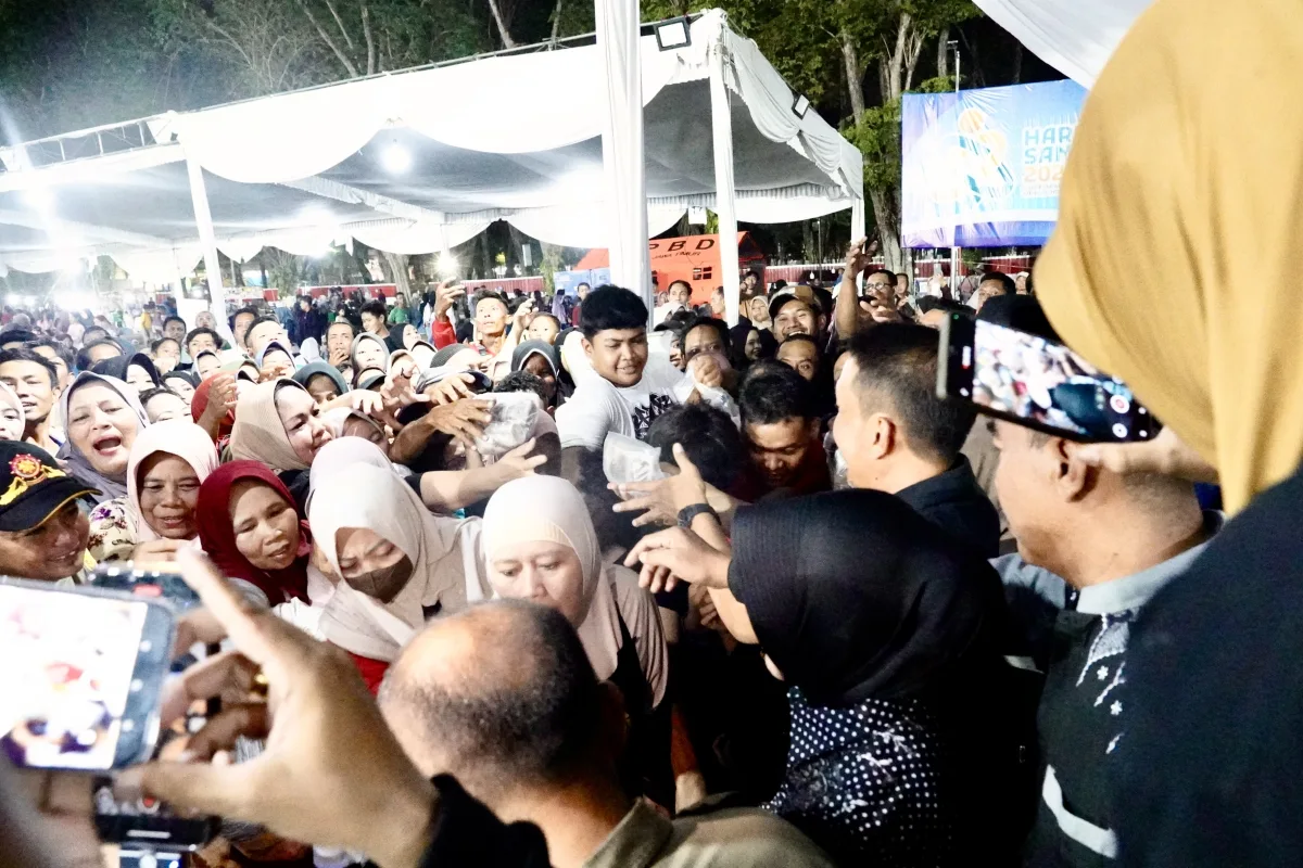 Bupati Setyo Wahono dan Wabup Nurul Azizah Kompak Hadir di Tengah Ribuan Warga Nikmati Festival Sandur